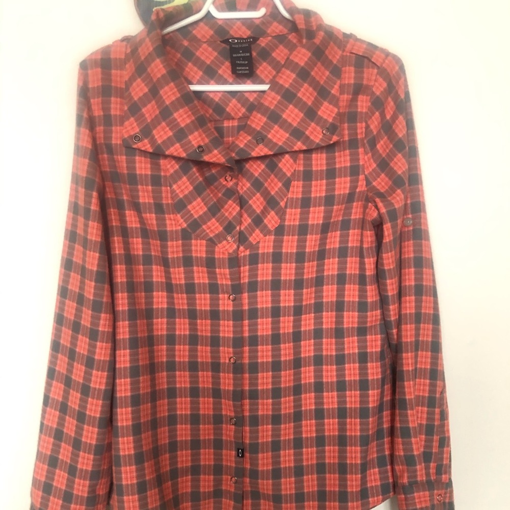 Oakley flannel top